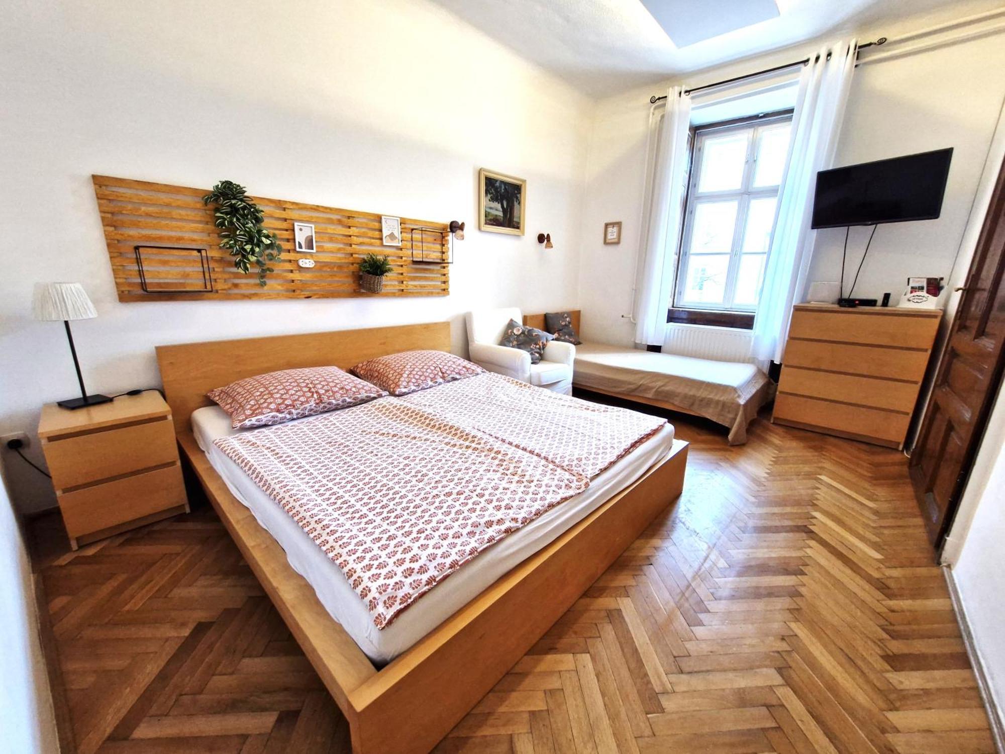 Varkeruelet Apartman Sopron Extérieur photo
