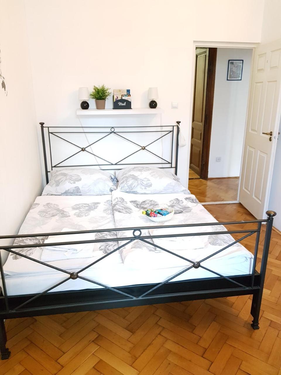 Varkeruelet Apartman Sopron Extérieur photo